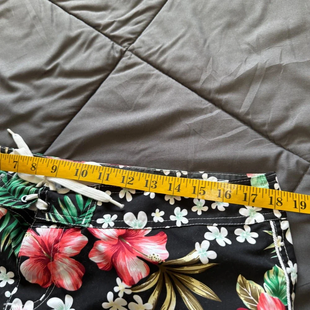 Raya Sun Board Shorts Women‎ XL Black Red Hibiscus Tropical Floral Cargo Pocket